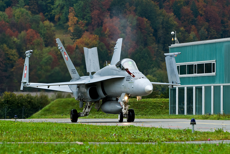 84_Meiringen_FA-18C Hornet.jpg